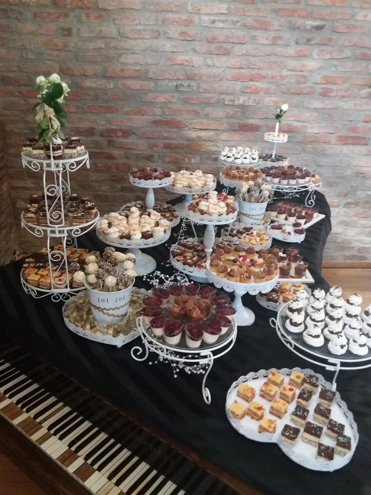 Candy bar cu prăjituri pentru un eveniment